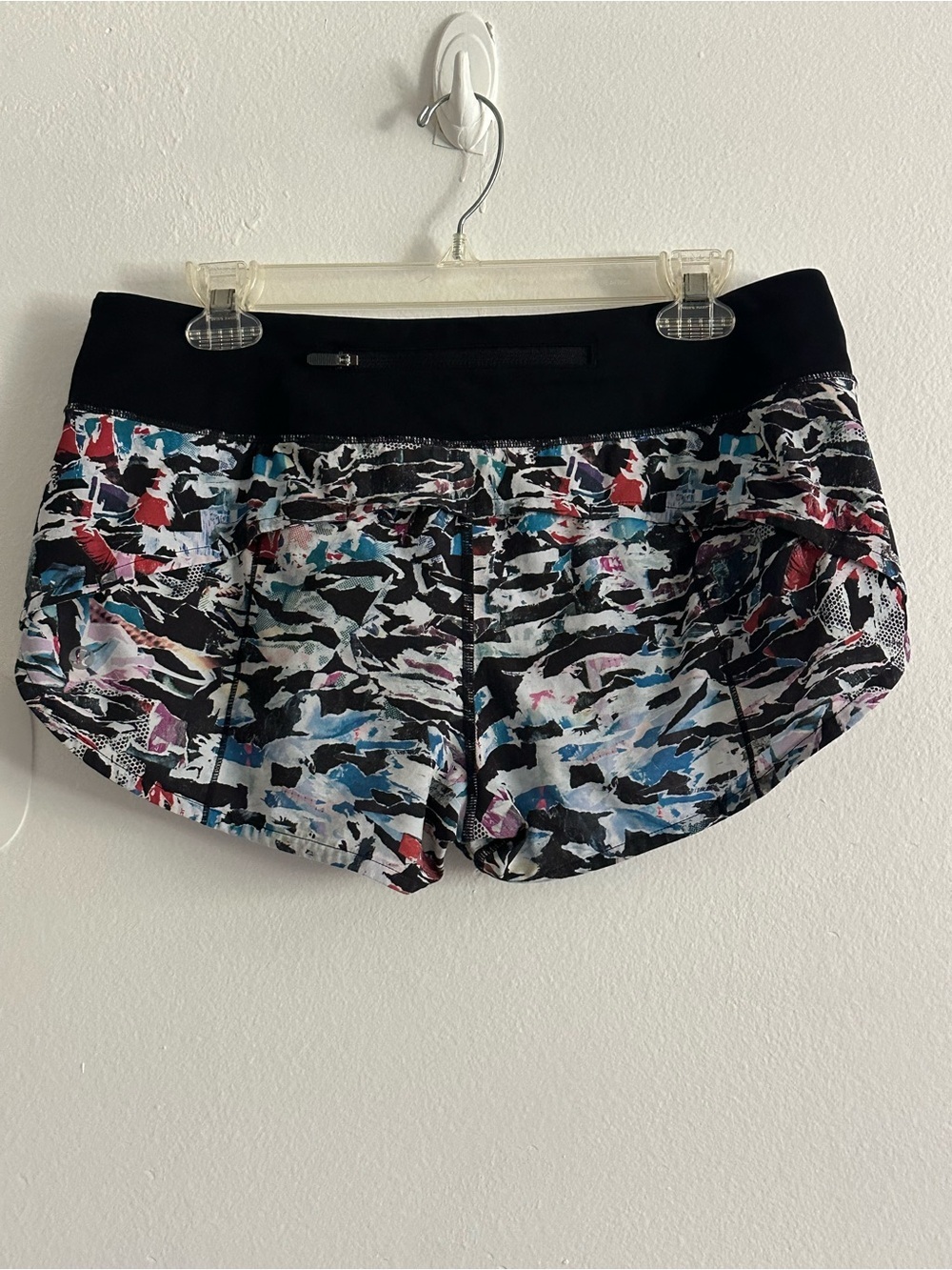 Lululemon speed Shorts with Colorful Abstract Print size 8